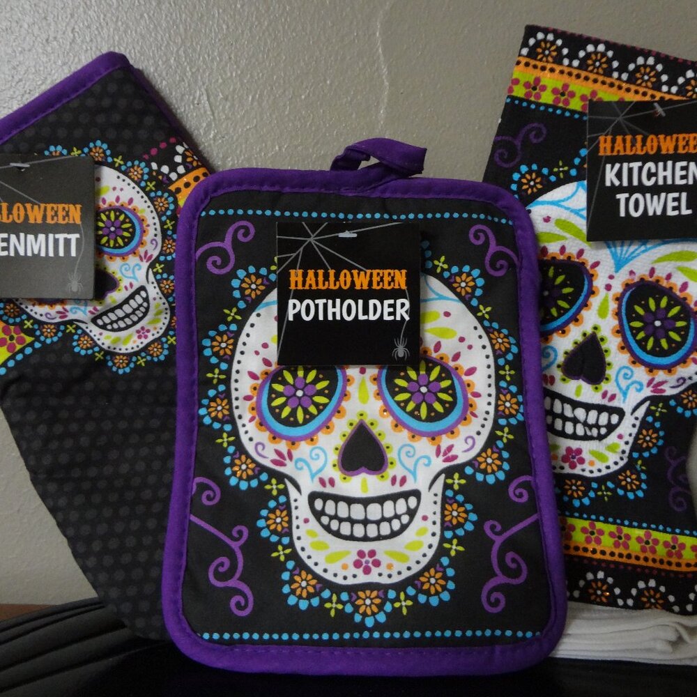 Day of the Dead Sugar Skull 3pc Kitchen Set (Potholder, Towel, Oven Mitt)